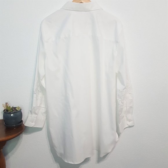 Calvin Klein Button Down Top w/Detail on Sleeves - Picture 4 of 8